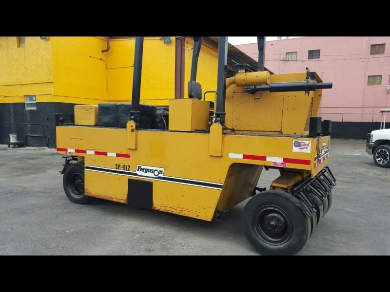 Виброкаток Ferguson SP 912 9-wheel Pneumatic Roller Виброкаток Ferguson SP 912 9-wheel Pneumatic Roller