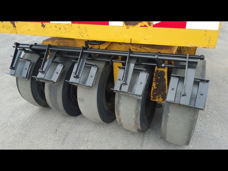 Виброкаток Ferguson SP 912 9-wheel Pneumatic Roller Виброкаток Ferguson SP 912 9-wheel Pneumatic Roller