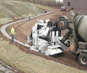 Сдаем в аренду бетоноукладчик М-1000