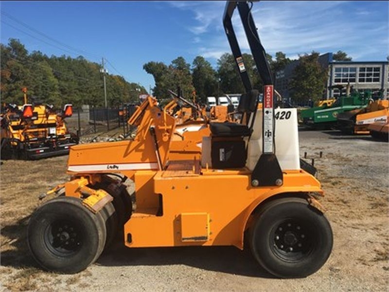 Виброкаток 2014 Leeboy 420 Pneumatic Roller Виброкаток 2014 Leeboy 420 Pneumatic Roller