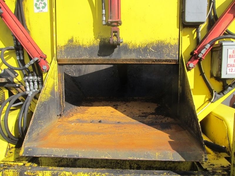   2010 Falcon 4 Ton Dump Hot Box