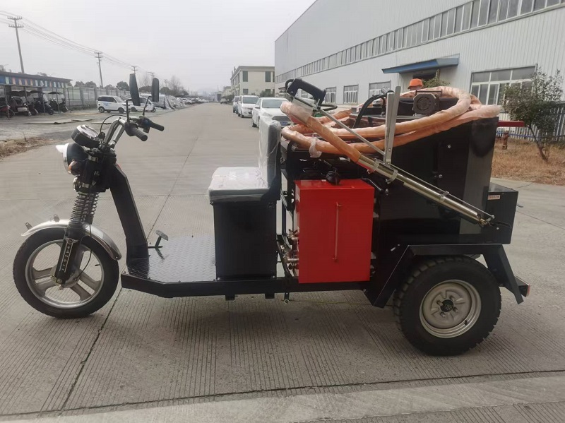 Дизельный котел заливщик на трехколесном шасси LS-100ZJ Дизельный котел заливщик на трехколесном шасси LS-100ZJ